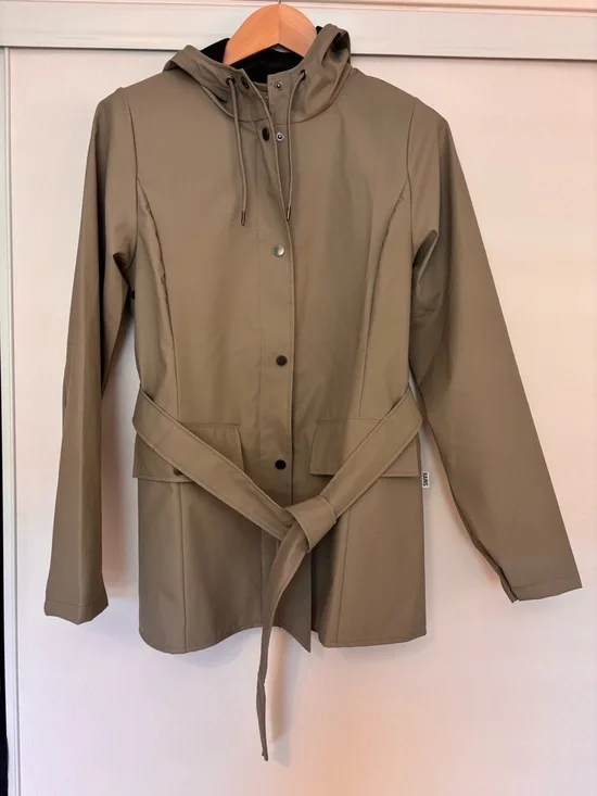 Rains Beige Hooded Trench Coat Size Medium Curve Jacket Scandi Gorpcore Work - Picture 3 of 16